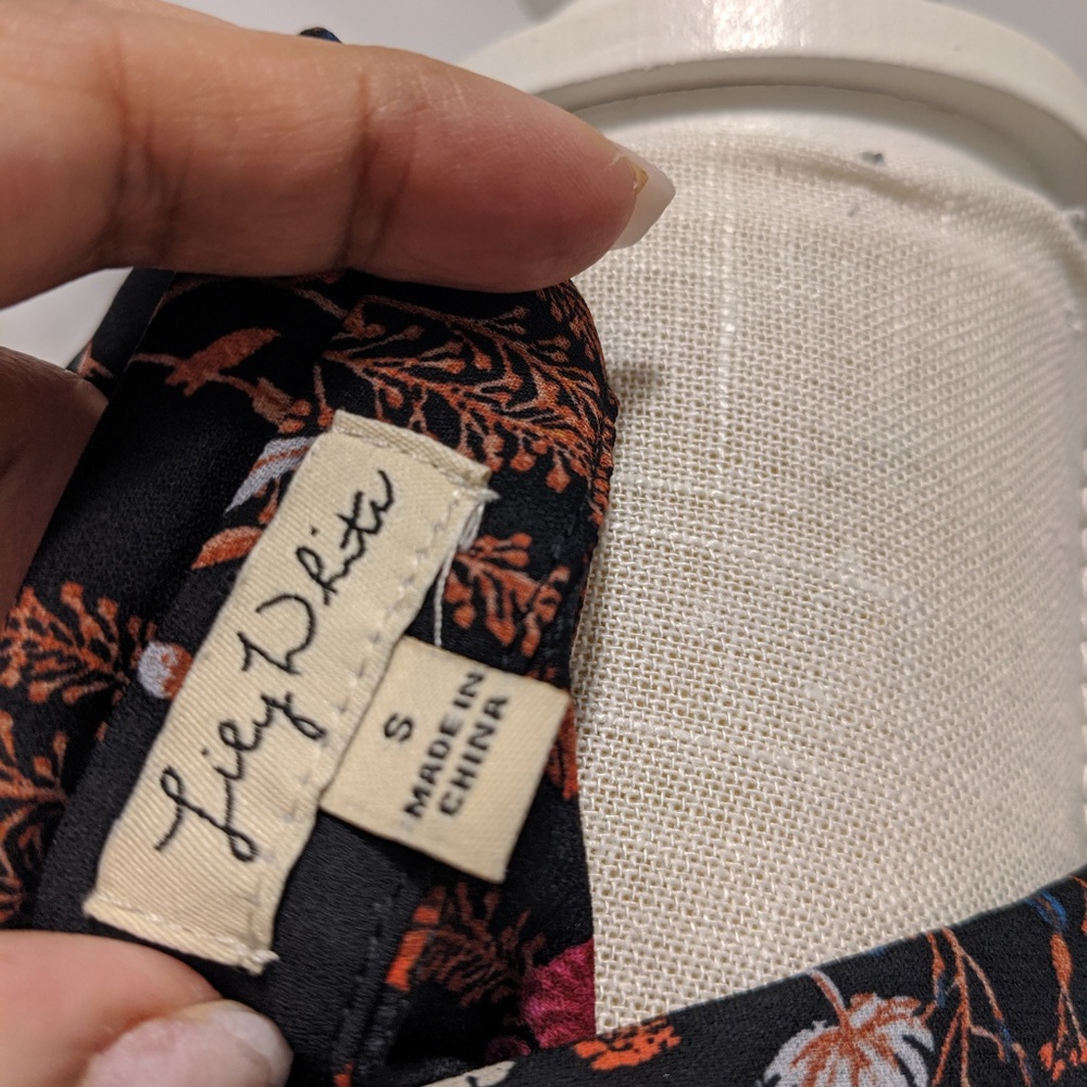 *2/$5 SALE!* Lilly White Floral Tunic Top (Size S) - Picture 4 of 5